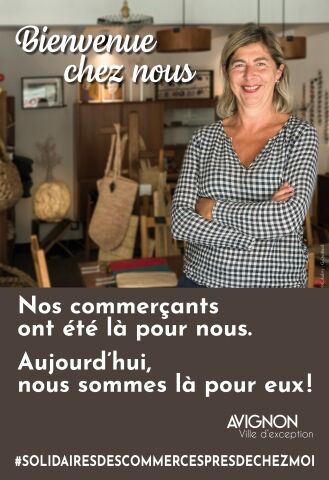 "Bienvenue chez nous" #3 Portrait corporate d'une commerçante pour une campagne de communication de la ville d'Avignon, en faveur du commerce de proximité.