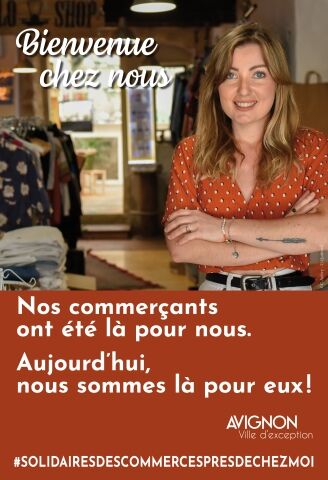 "Bienvenue chez nous" #1 Portrait corporate d'une commerçante pour une campagne de communication de la ville d'Avignon, en faveur du commerce de proximité.